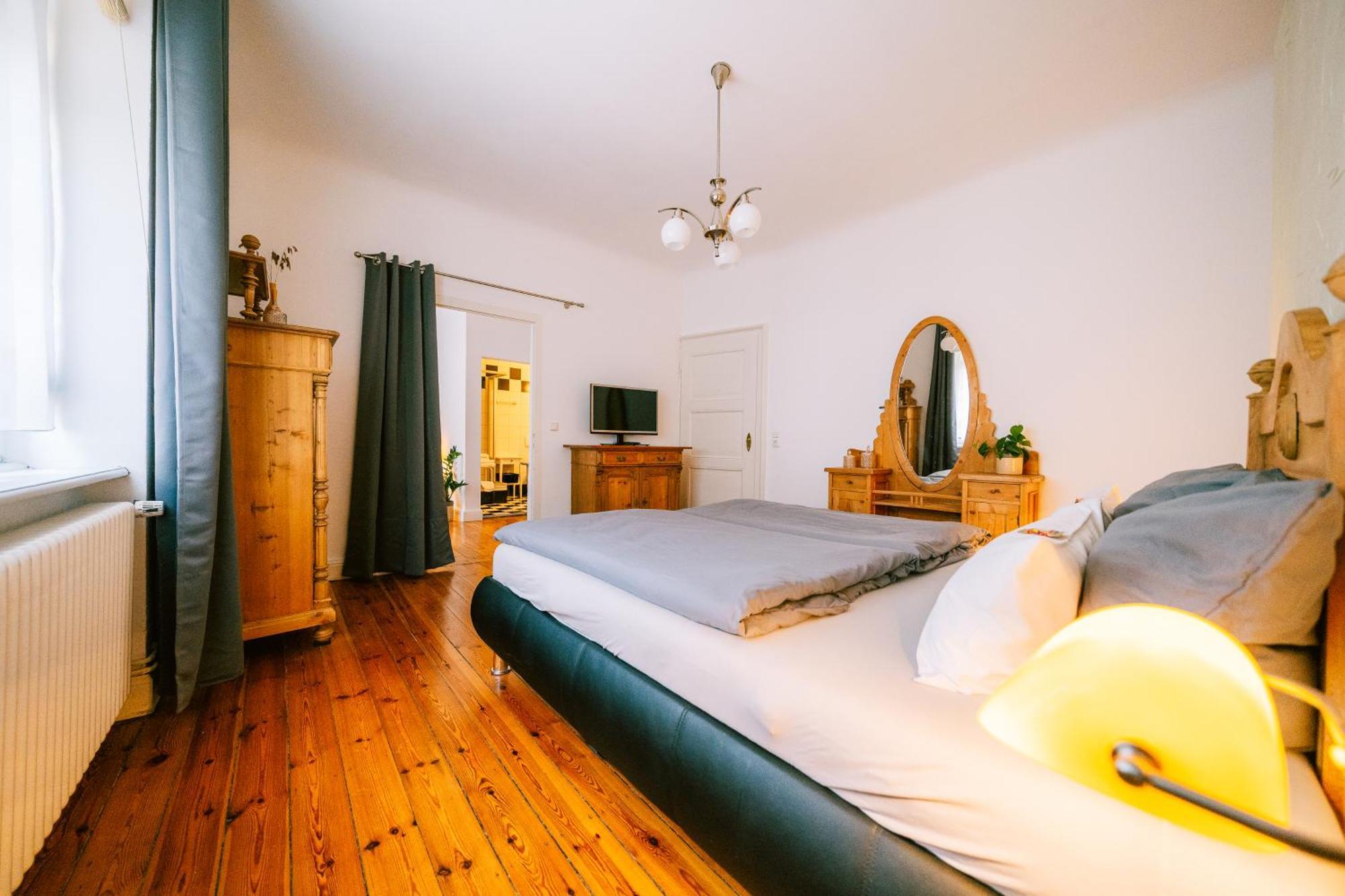Haus E Guest house